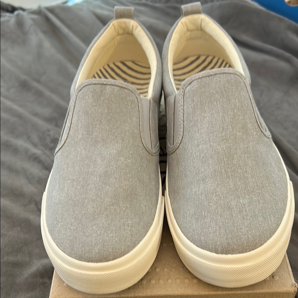 Taos Footwear Gray Slip-On Sneakers